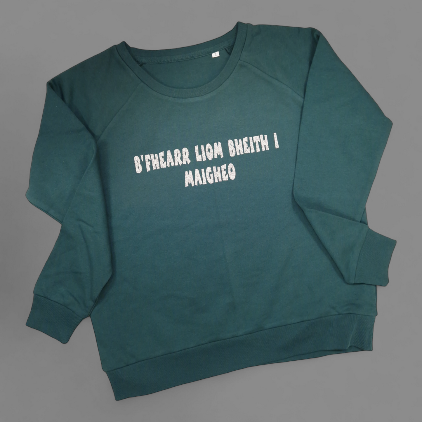 Sweatshirt - Adult S - B'Fhearr liom bheith i Maigheo - Glazed Green