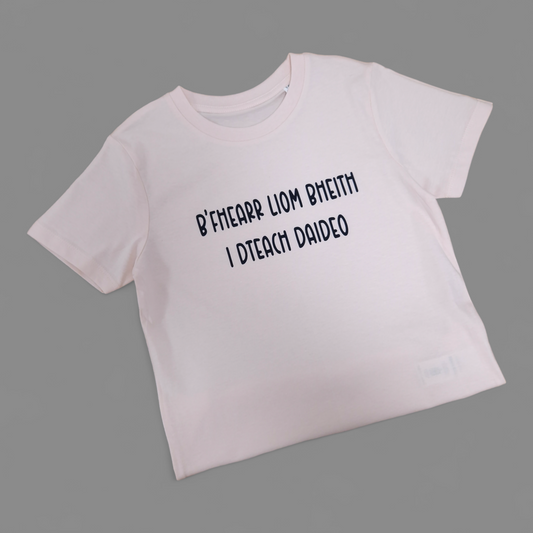 T-Shirt - 7-8 Years - B'Fhearr liom bheith i dteach daideo - Salmon Pink