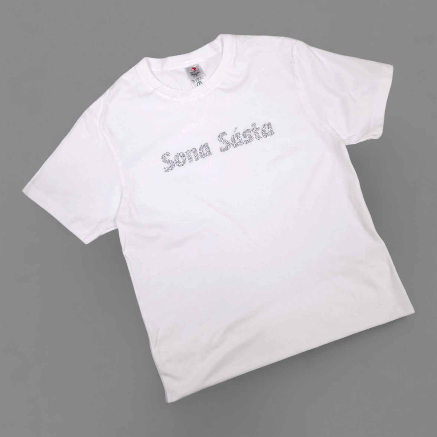 T-Shirt – Erwachsene S – Sona Sásta – Weiß